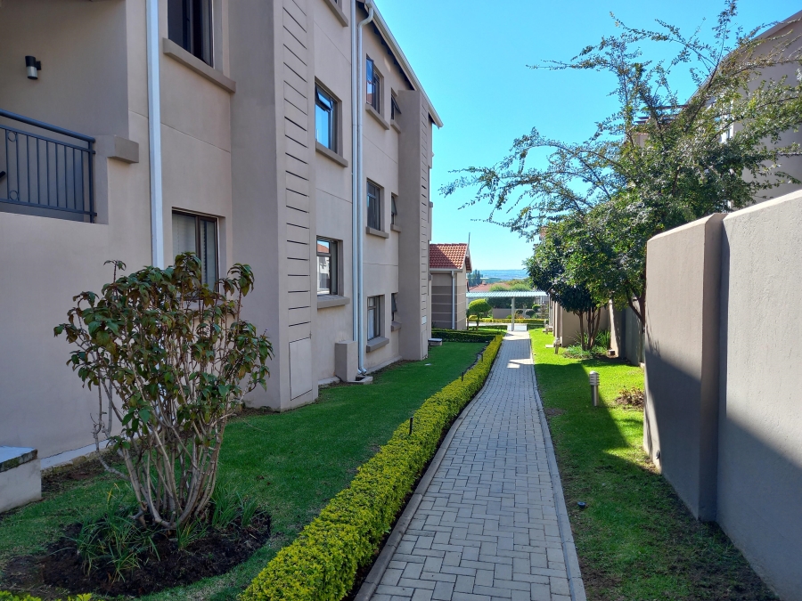 To Let 2 Bedroom Property for Rent in Broadacres Gauteng