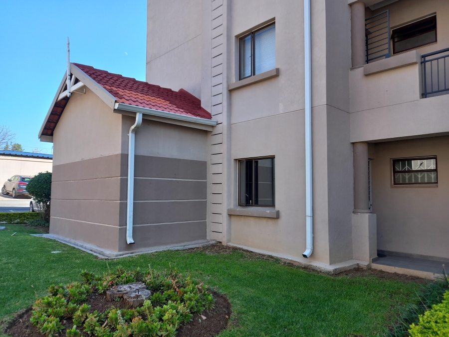 To Let 2 Bedroom Property for Rent in Broadacres Gauteng