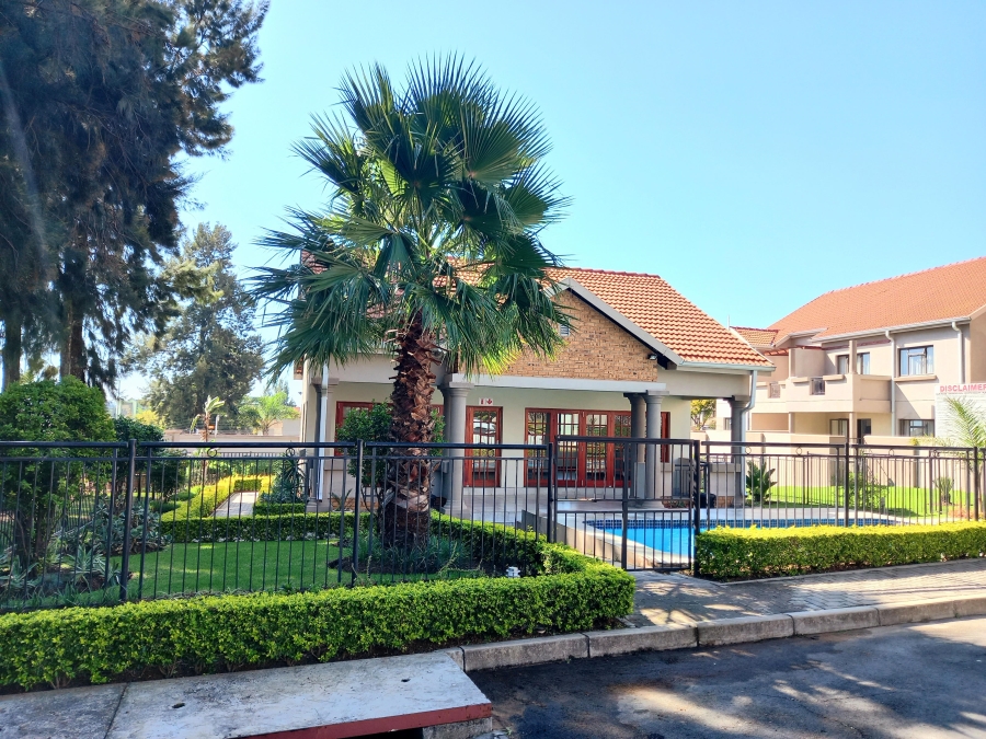 To Let 2 Bedroom Property for Rent in Broadacres Gauteng