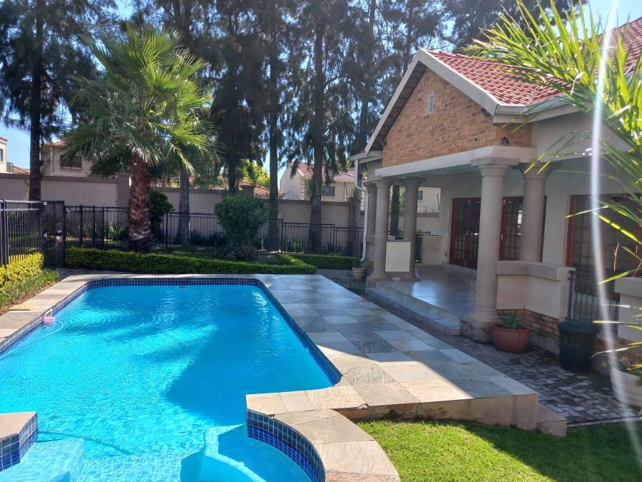 To Let 2 Bedroom Property for Rent in Broadacres Gauteng