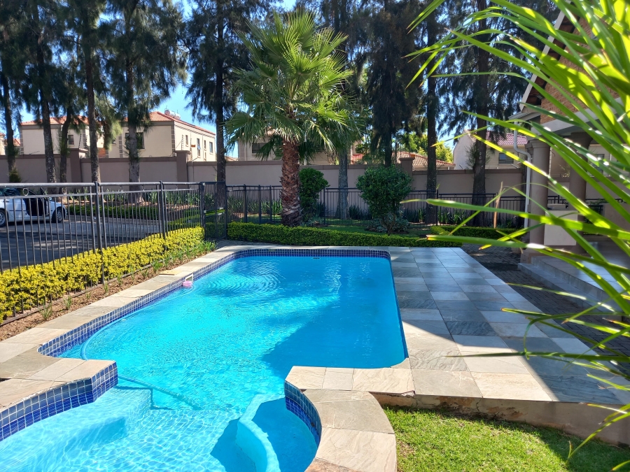 To Let 2 Bedroom Property for Rent in Broadacres Gauteng