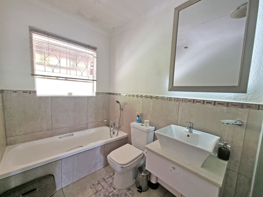 2 Bedroom Property for Sale in Robindale Gauteng