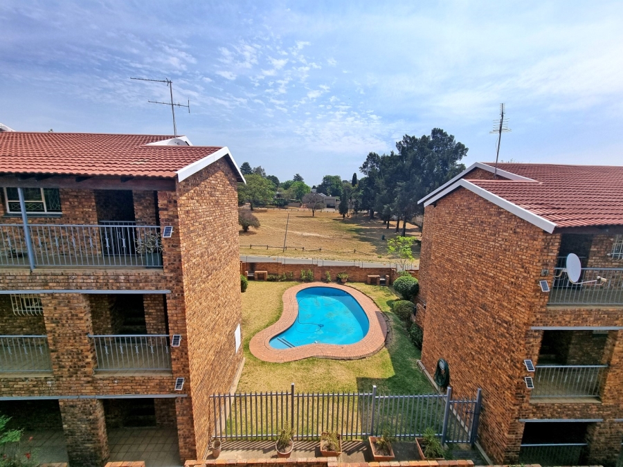 2 Bedroom Property for Sale in Robindale Gauteng