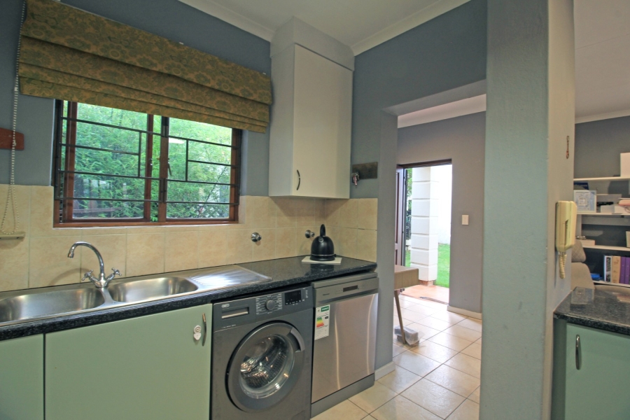 To Let 2 Bedroom Property for Rent in Paulshof Gauteng