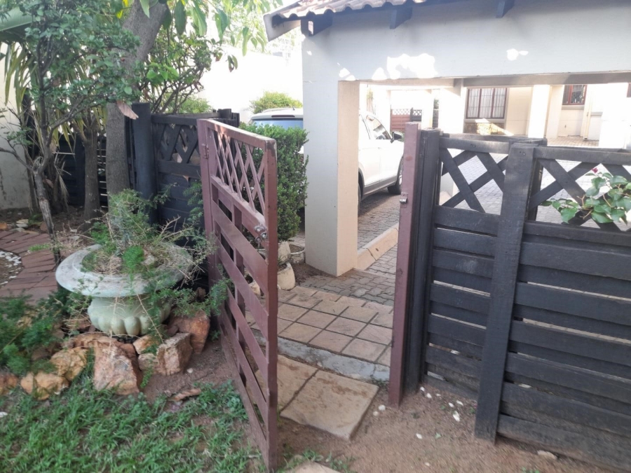 To Let 2 Bedroom Property for Rent in Paulshof Gauteng