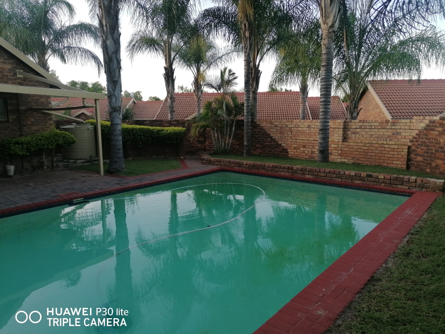 To Let 2 Bedroom Property for Rent in Equestria Gauteng