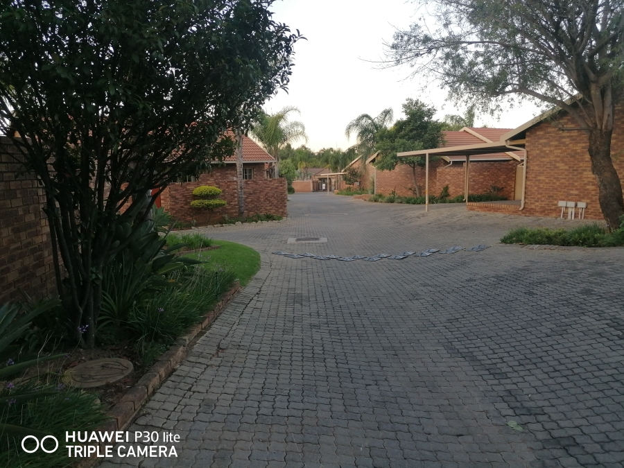 To Let 2 Bedroom Property for Rent in Equestria Gauteng