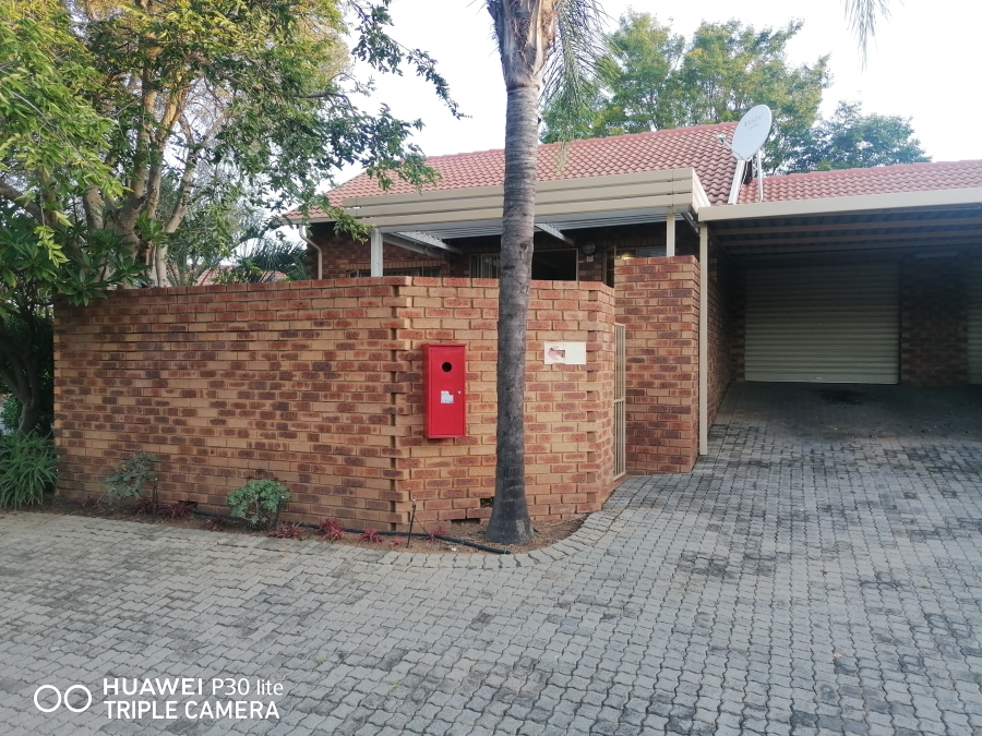 To Let 2 Bedroom Property for Rent in Equestria Gauteng