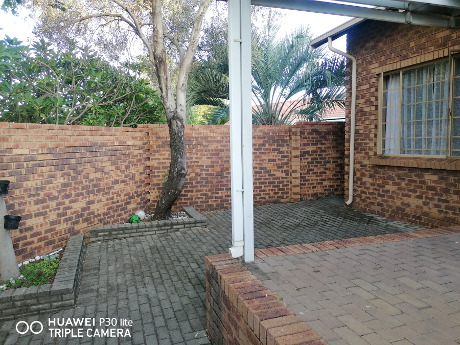 To Let 2 Bedroom Property for Rent in Equestria Gauteng