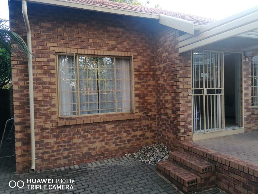 To Let 2 Bedroom Property for Rent in Equestria Gauteng