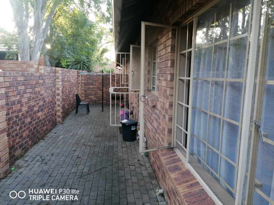 To Let 2 Bedroom Property for Rent in Equestria Gauteng