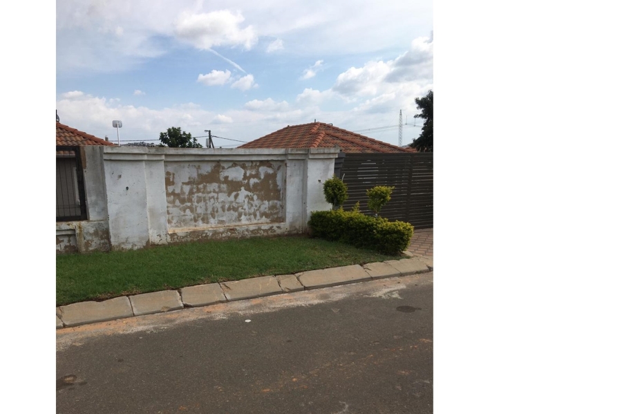 To Let 3 Bedroom Property for Rent in Glenway Estate Gauteng