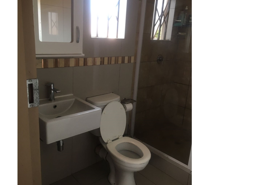 To Let 3 Bedroom Property for Rent in Glenway Estate Gauteng