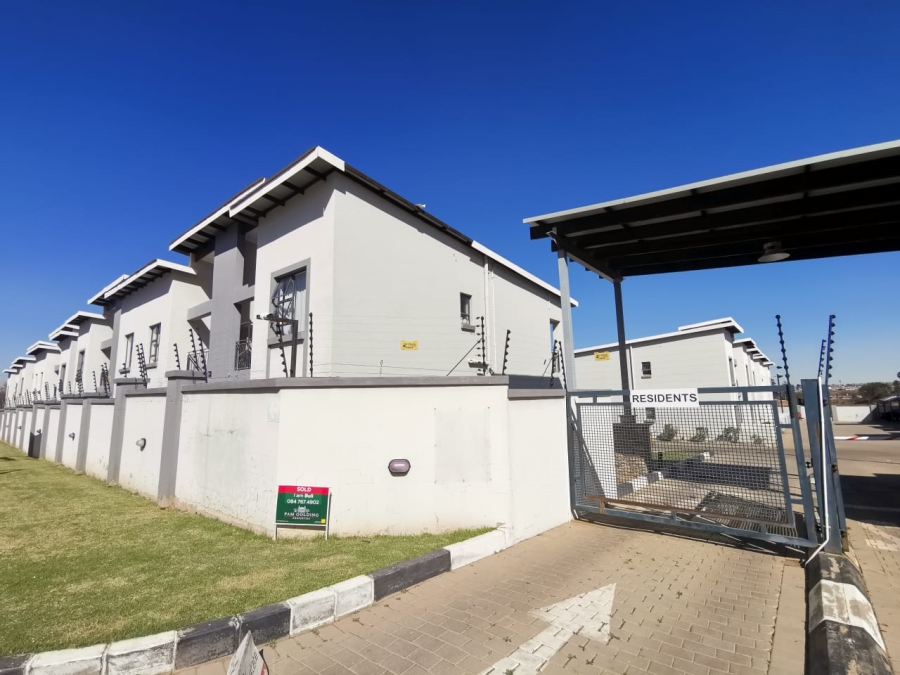 2 Bedroom Property for Sale in Witpoortjie Gauteng