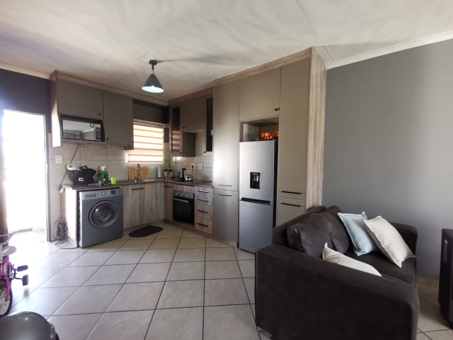 2 Bedroom Property for Sale in Witpoortjie Gauteng