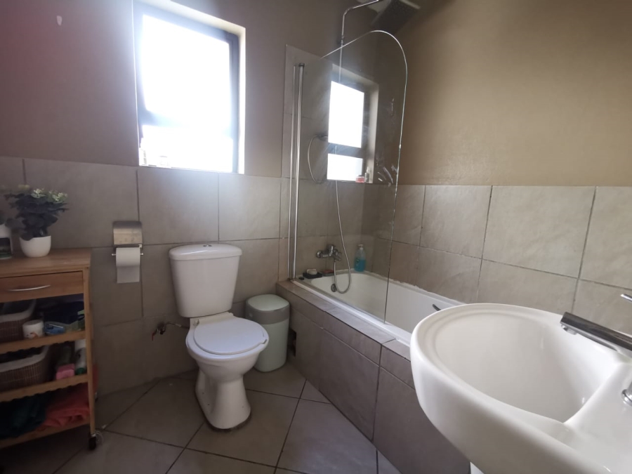 2 Bedroom Property for Sale in Witpoortjie Gauteng