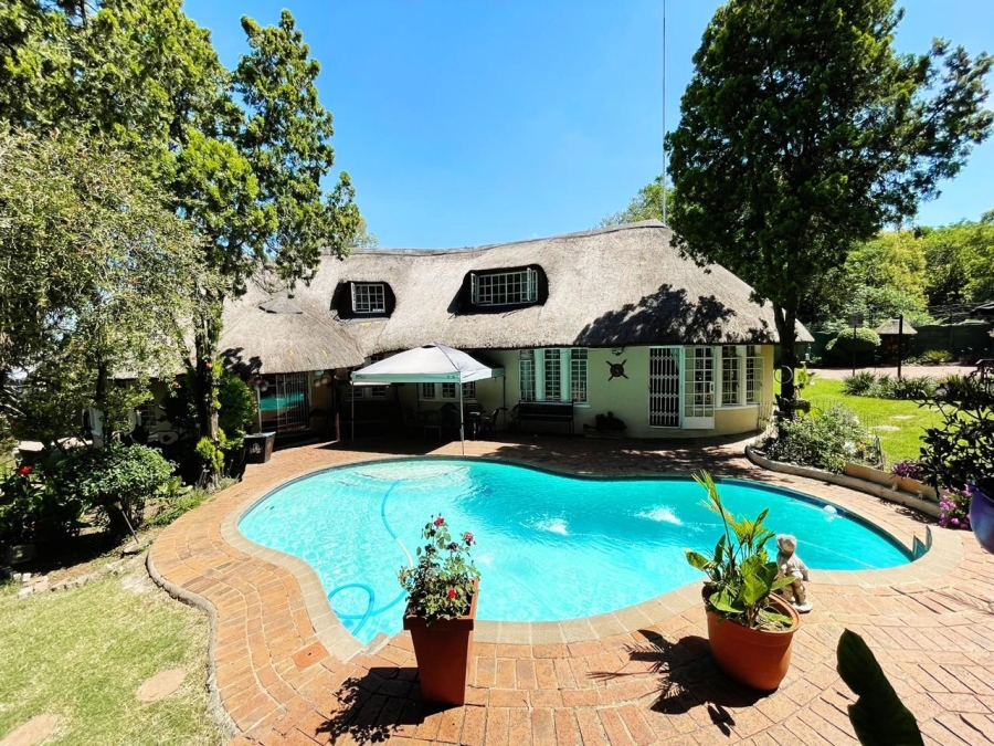 6 Bedroom Property for Sale in Buccleuch Gauteng