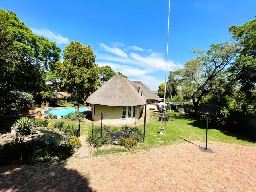 6 Bedroom Property for Sale in Buccleuch Gauteng