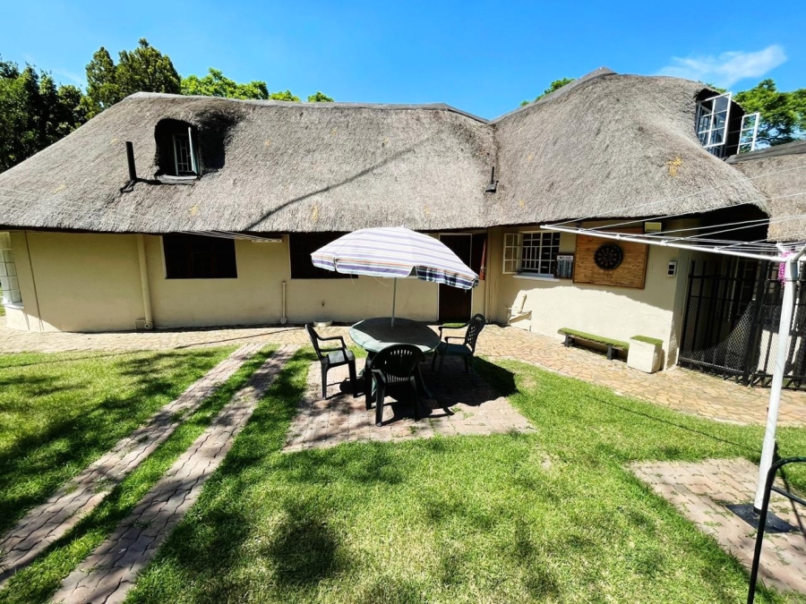 6 Bedroom Property for Sale in Buccleuch Gauteng