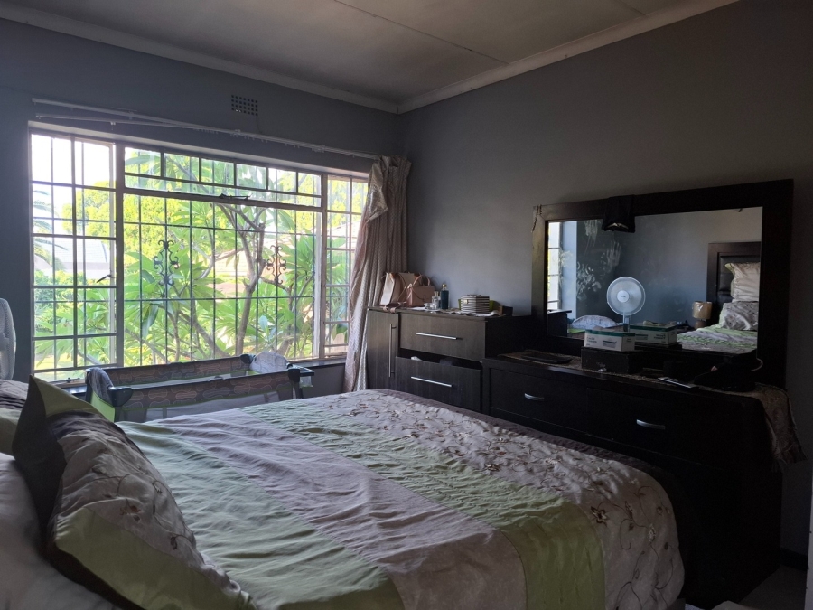 5 Bedroom Property for Sale in Mackenzie Park Gauteng