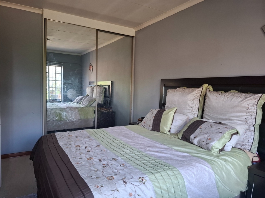 5 Bedroom Property for Sale in Mackenzie Park Gauteng