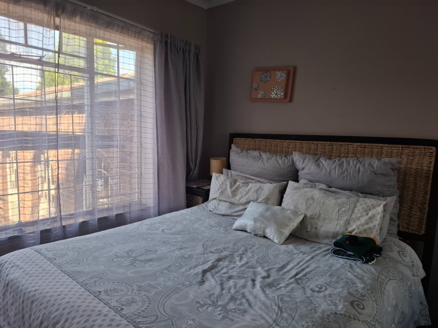 5 Bedroom Property for Sale in Mackenzie Park Gauteng