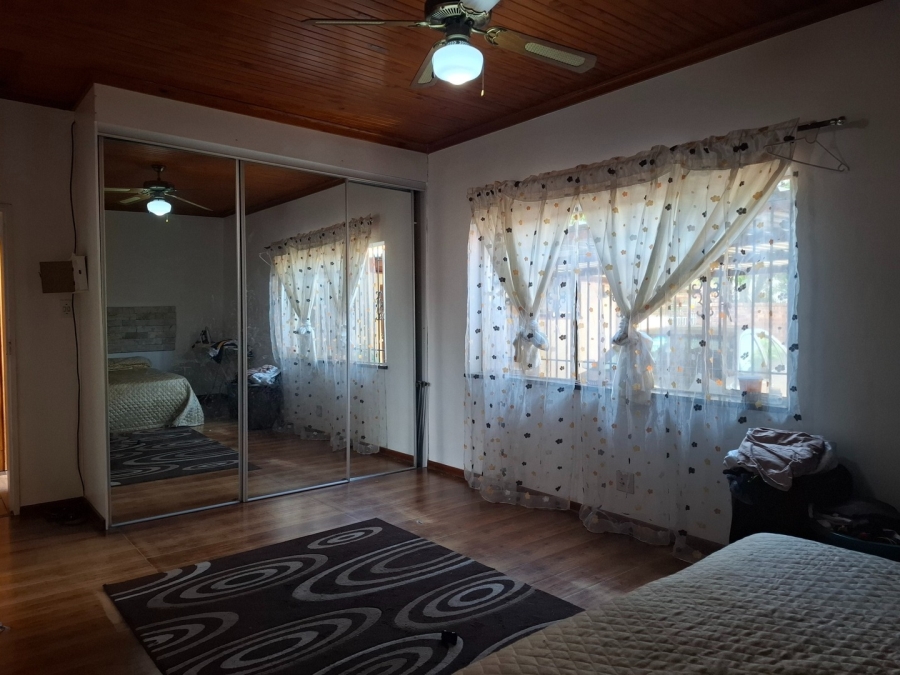 5 Bedroom Property for Sale in Mackenzie Park Gauteng