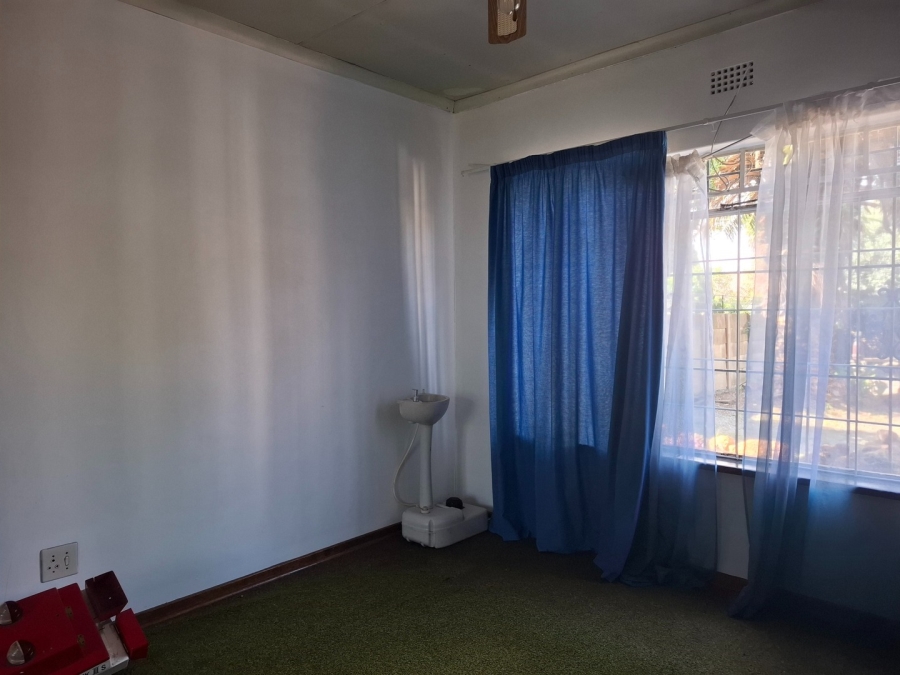 5 Bedroom Property for Sale in Mackenzie Park Gauteng