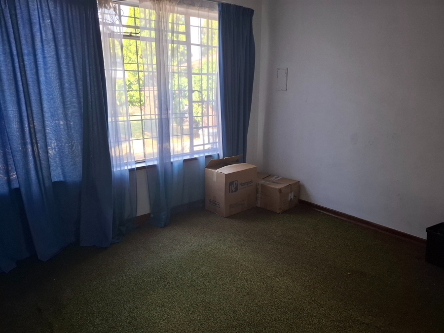 5 Bedroom Property for Sale in Mackenzie Park Gauteng