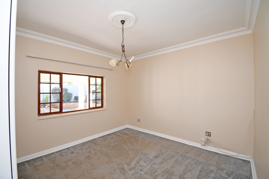 To Let 3 Bedroom Property for Rent in Greenside Gauteng