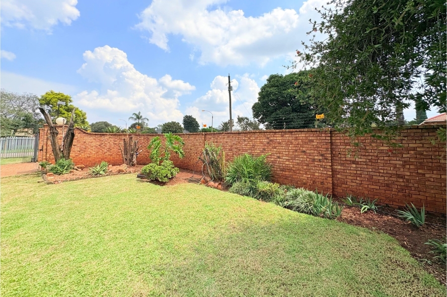 To Let 4 Bedroom Property for Rent in Ravenswood Gauteng