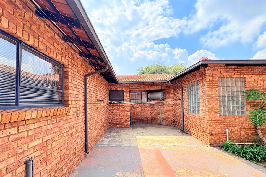 To Let 4 Bedroom Property for Rent in Ravenswood Gauteng