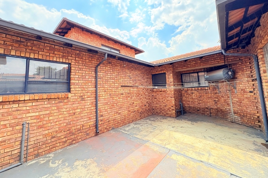 To Let 4 Bedroom Property for Rent in Ravenswood Gauteng