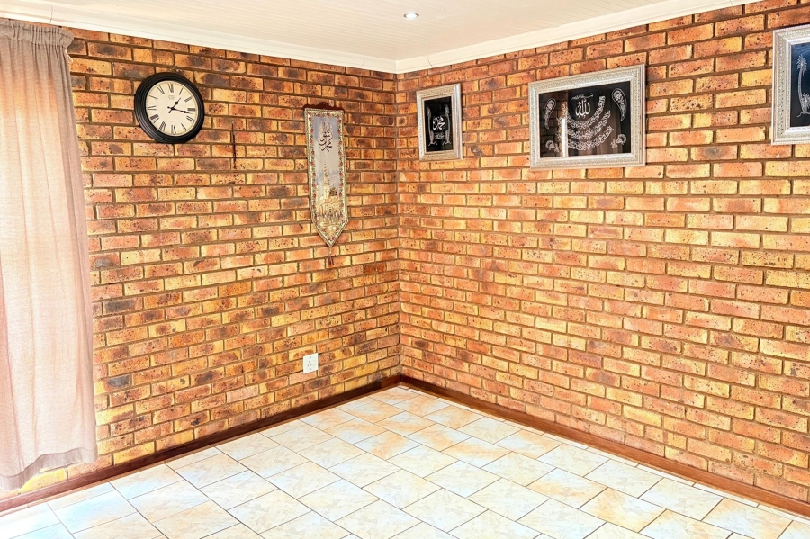 To Let 4 Bedroom Property for Rent in Ravenswood Gauteng