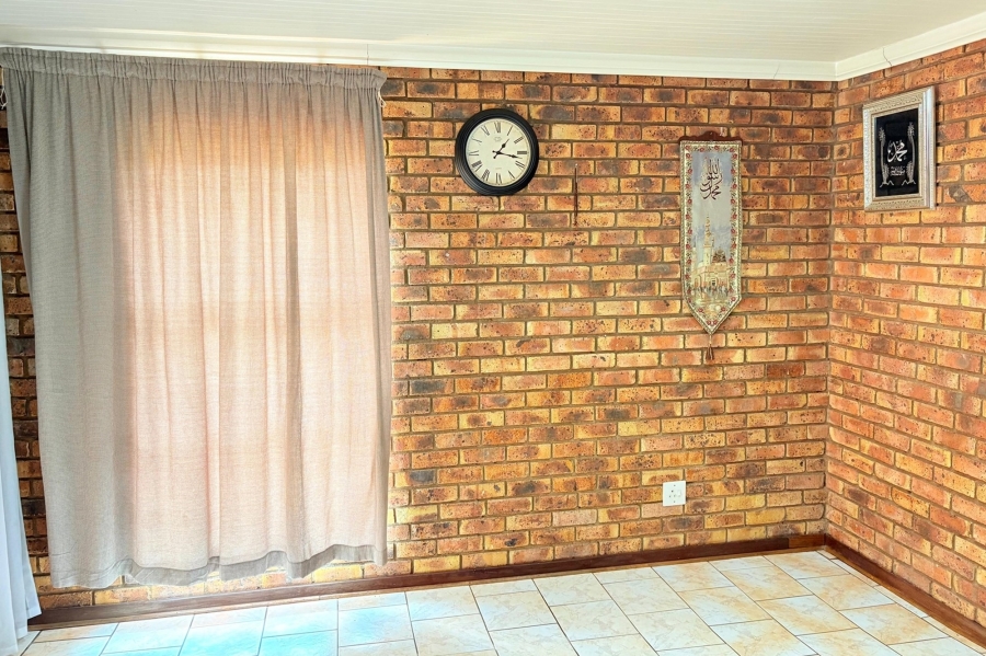 To Let 4 Bedroom Property for Rent in Ravenswood Gauteng