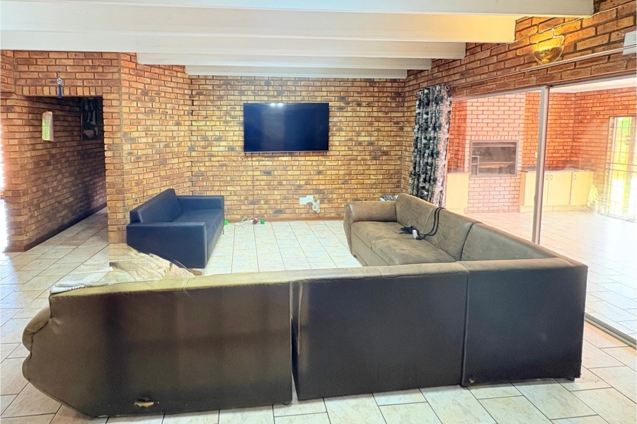 To Let 4 Bedroom Property for Rent in Ravenswood Gauteng