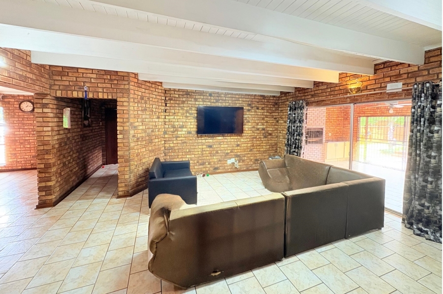 To Let 4 Bedroom Property for Rent in Ravenswood Gauteng