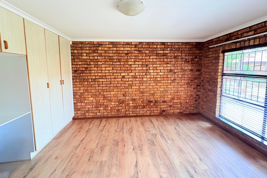 To Let 4 Bedroom Property for Rent in Ravenswood Gauteng