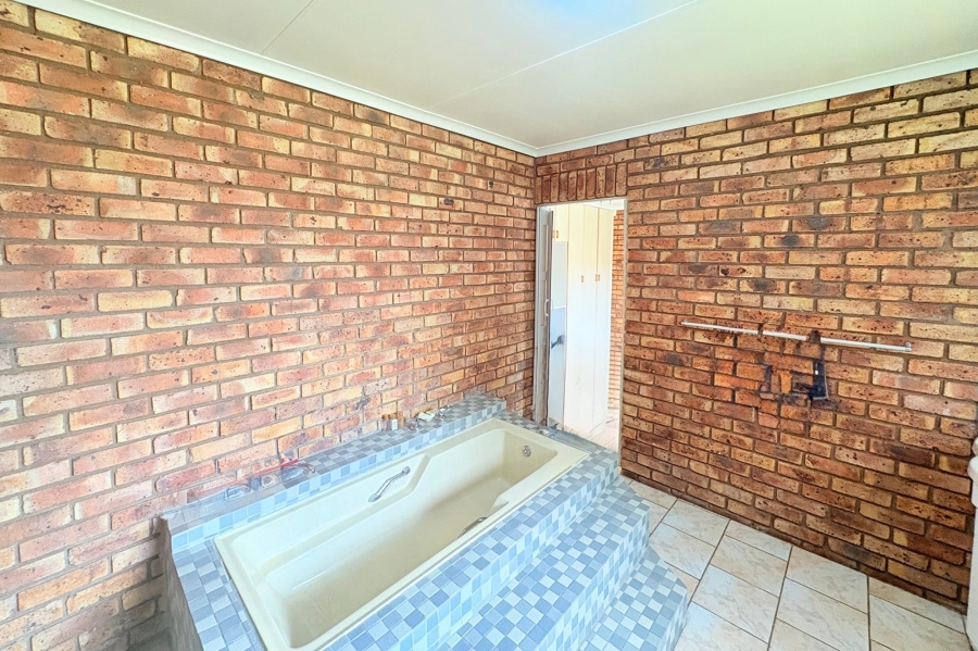 To Let 4 Bedroom Property for Rent in Ravenswood Gauteng