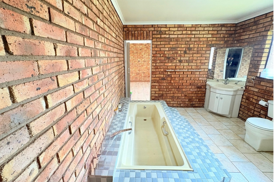 To Let 4 Bedroom Property for Rent in Ravenswood Gauteng