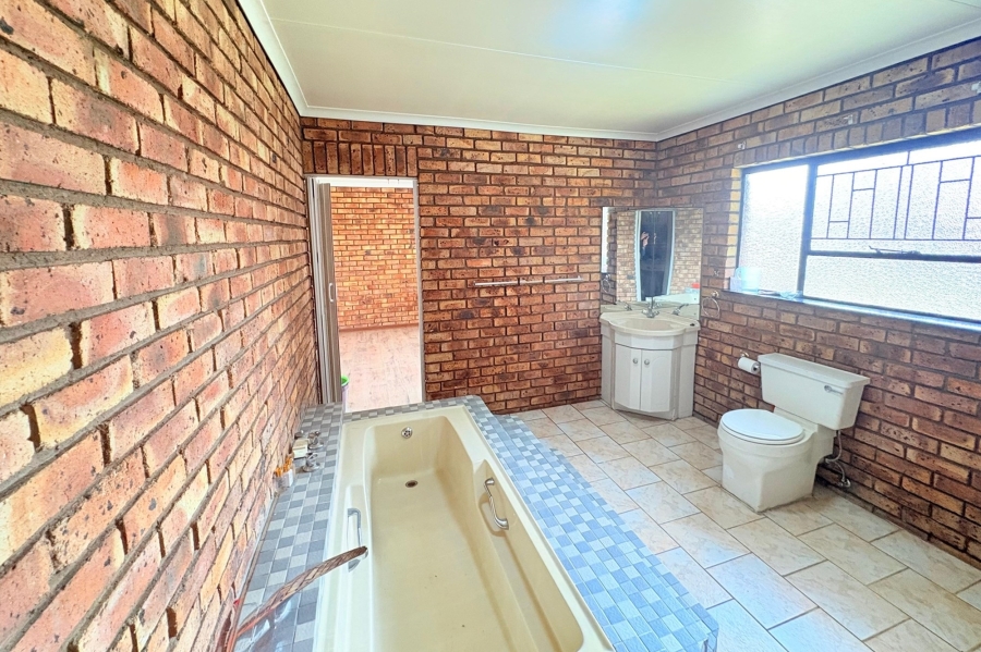 To Let 4 Bedroom Property for Rent in Ravenswood Gauteng