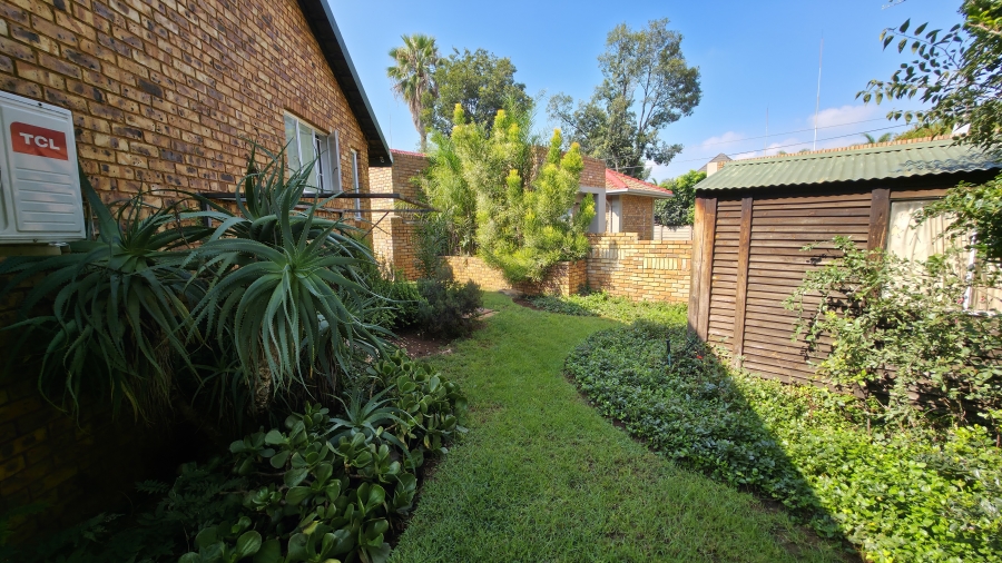 3 Bedroom Property for Sale in Garsfontein Gauteng