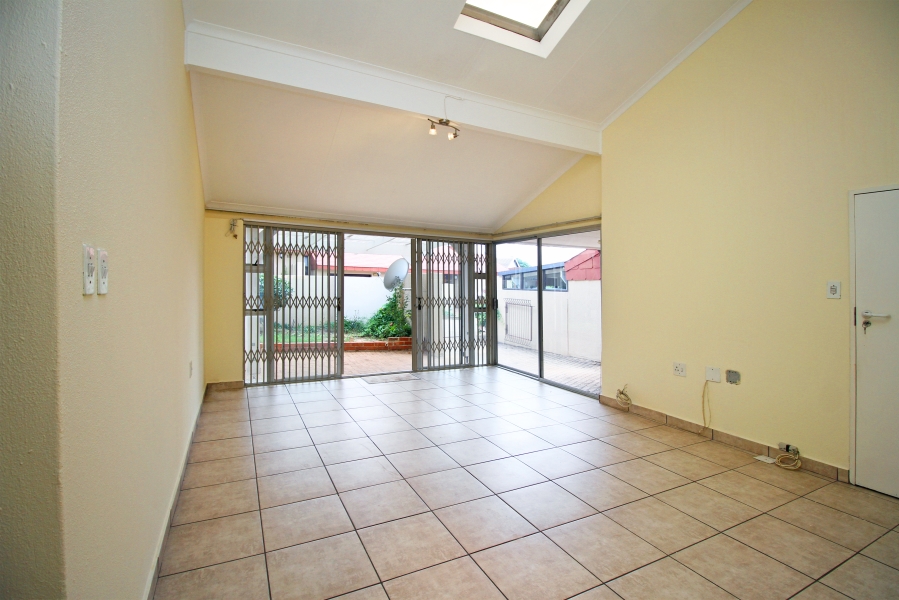 2 Bedroom Property for Sale in Sonneglans Gauteng