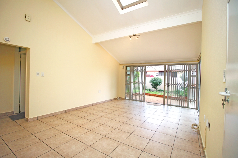 2 Bedroom Property for Sale in Sonneglans Gauteng