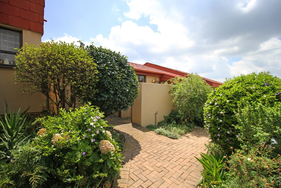 2 Bedroom Property for Sale in Sonneglans Gauteng