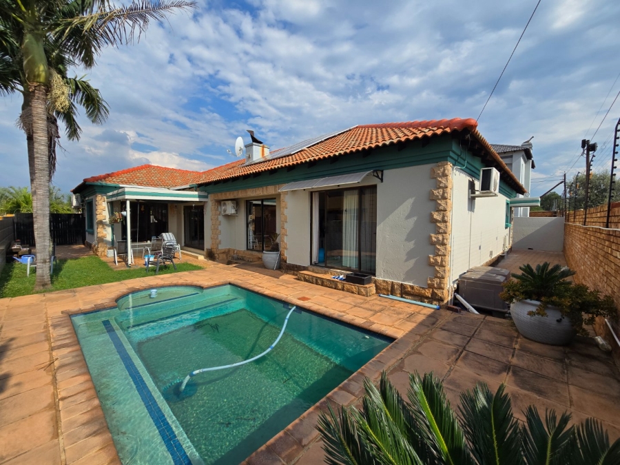 2 Bedroom Property for Sale in Sinoville Gauteng