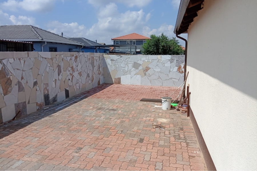 To Let 3 Bedroom Property for Rent in Protea Glen Gauteng