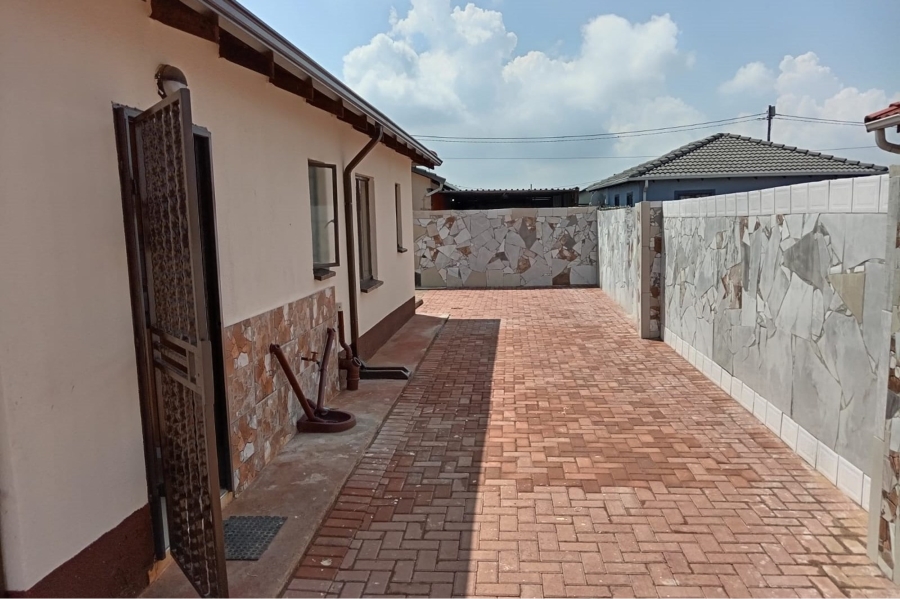 To Let 3 Bedroom Property for Rent in Protea Glen Gauteng