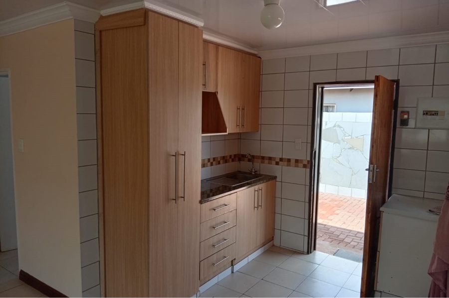 To Let 3 Bedroom Property for Rent in Protea Glen Gauteng