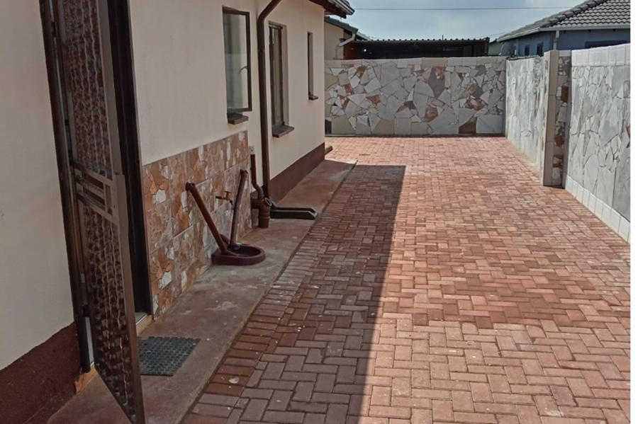 To Let 3 Bedroom Property for Rent in Protea Glen Gauteng